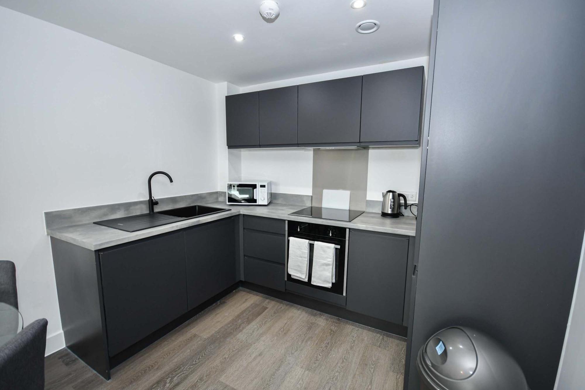 Modern & Stylish 1 Bed In Apartment *